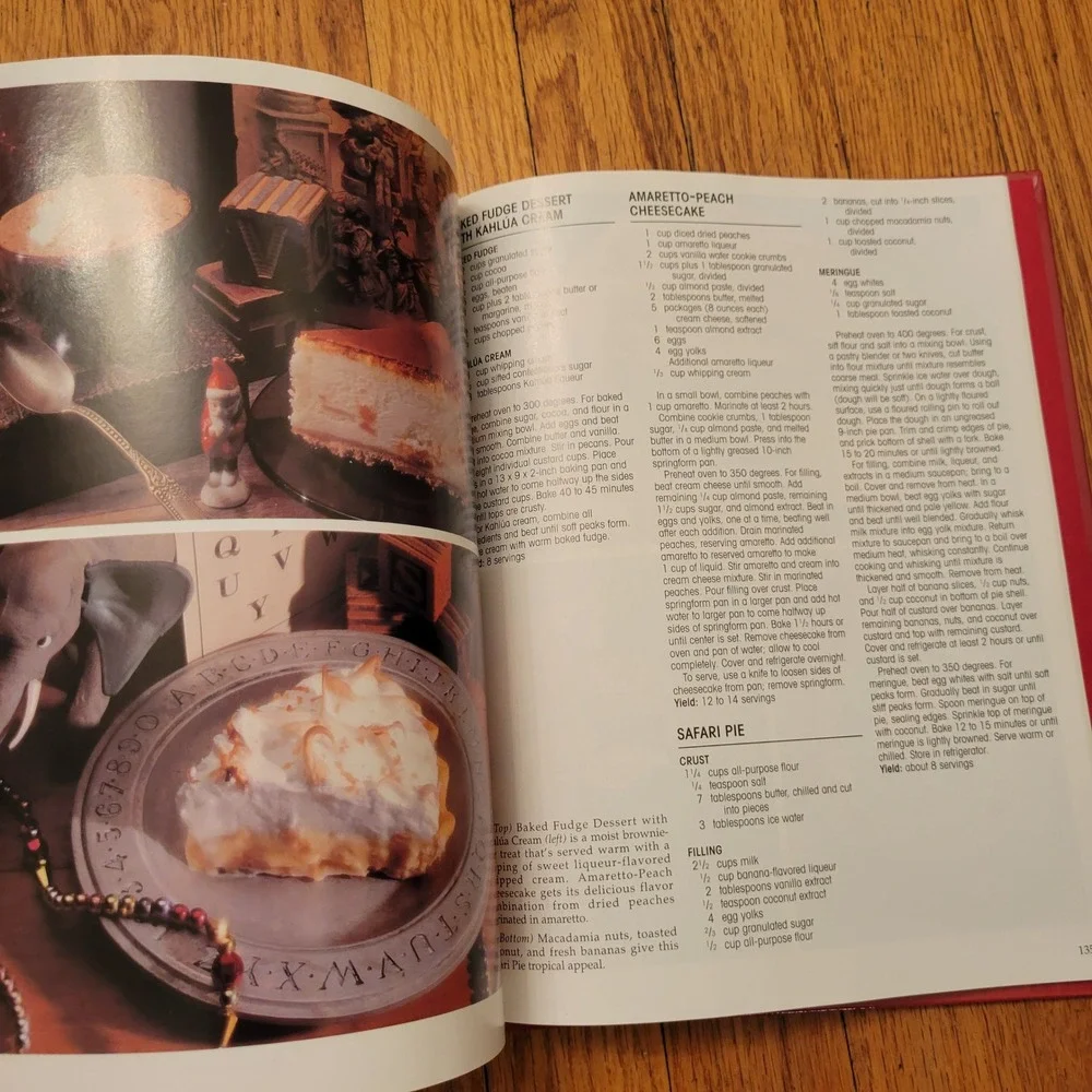 The Spirit of Christmas‎ Cookbook Recipes Holiday Baking Desserts 1996 Family